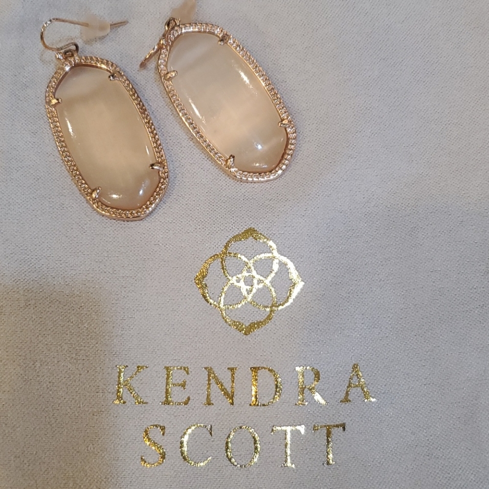 Kendra Scott Elle earrings in rose quartz and gold